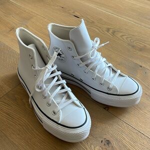 Converse ALL STAR women’s CTAS lift hi pleather white with black shoe. 7.5
